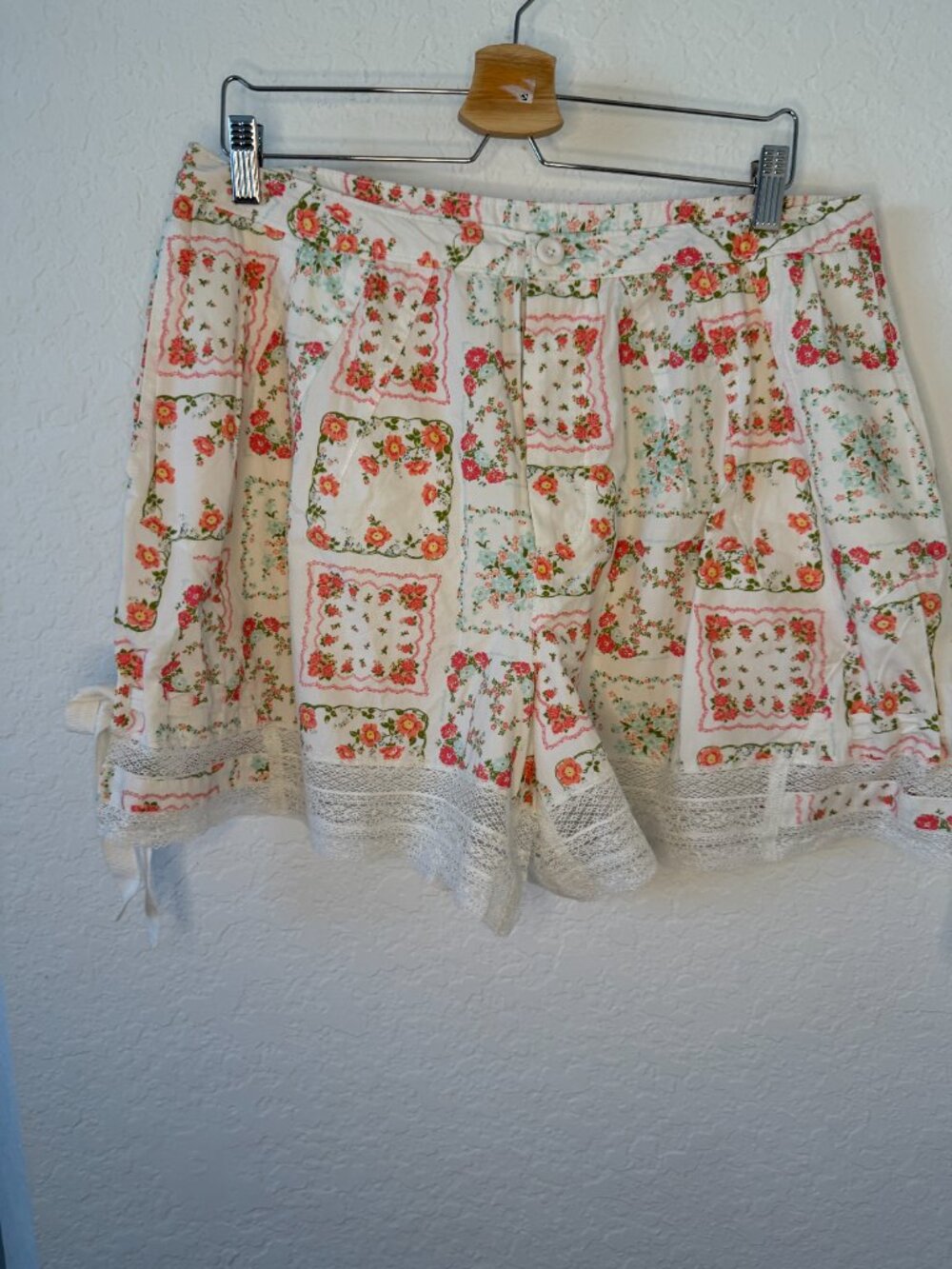 Free People Blooming Lace Shorts- 14- White/Pink/Boho- MSRP $148 - Picture 4 of 14